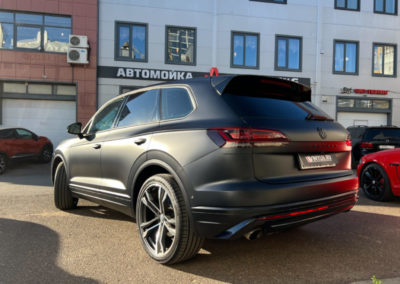 Volkswagen Touareg — бронирование матовой полиуретановой пленкой