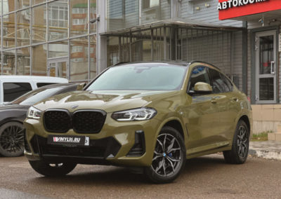 BMW X4 — оклейка автомобиля цветной полиуретановой пленкой Dry Urban Green