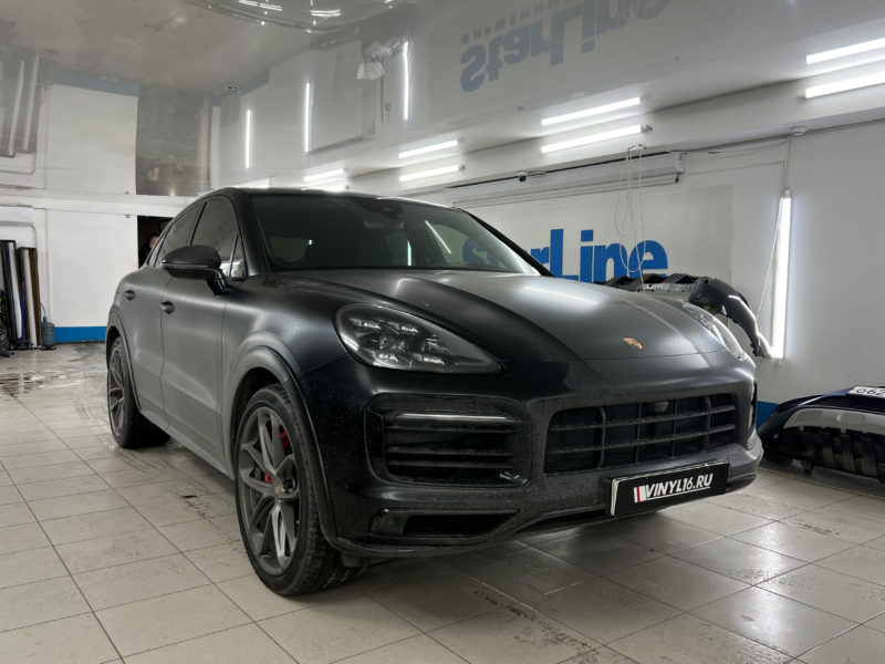 Porsche Cayenne — демонтаж старой атермальной пленки, бронирование фар и тонировка передних стекол