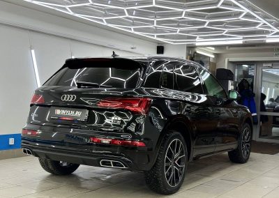 Audi Q5 — комплексное бронирование кузова глянцевой полиуретановой пленкой
