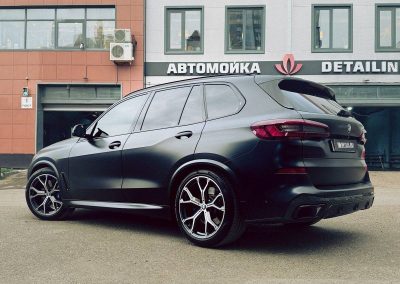 Бронирование кузова BMW X5 сатиновой полиуретановой пленкой