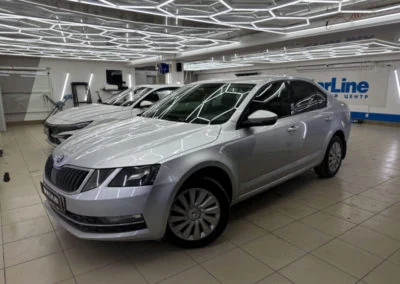Сделали тонировку Skoda Octavia вкруг без лобового стекла