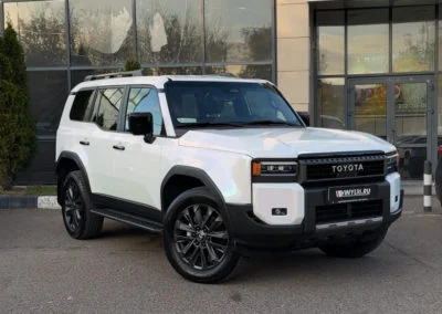 Toyota Land Cruiser Prado — оклеили плёнкой цвета Diamond White To Blue