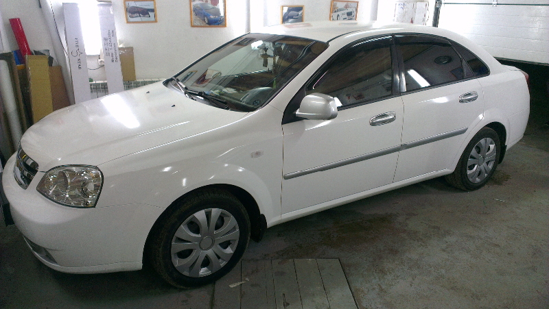 Фотография работы: Chevrolet Cruze, Lacetti, Aveo и Daewoo Nexia - оклейка автомобилей для такси в белый цвет - сентябрь 2013