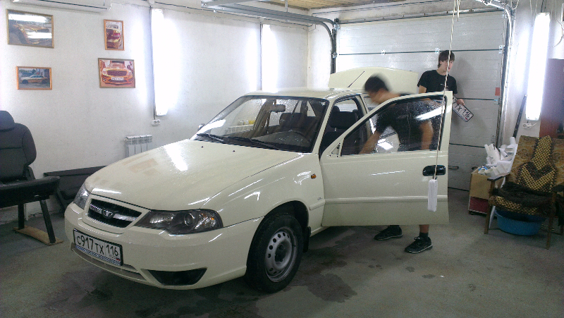 Фотография работы: Chevrolet Cruze, Lacetti, Aveo и Daewoo Nexia - оклейка автомобилей для такси в белый цвет - сентябрь 2013
