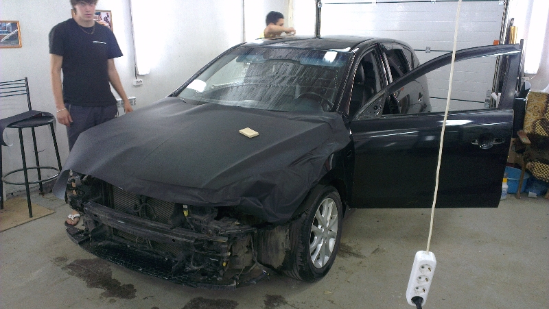 Фотография работы: Hyundai i30 - оклейка авто черной алмазной крошкой, июнь 2013