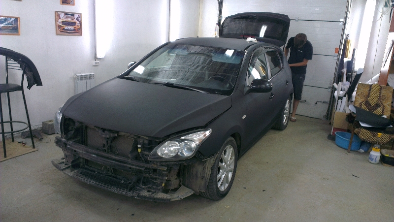 Фотография работы: Hyundai i30 - оклейка авто черной алмазной крошкой, июнь 2013