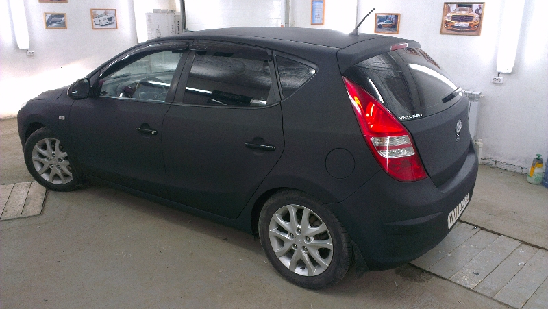 Фотография работы: Hyundai i30 - оклейка авто черной алмазной крошкой, июнь 2013