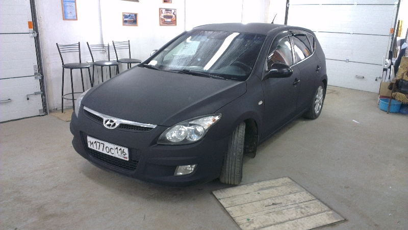 Фотография работы: Hyundai i30 - оклейка авто черной алмазной крошкой, июнь 2013