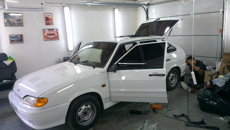 Фотография работы: Hyundai Solaris, Mitsubishi ASX, BMW 5, Mazda 6 - тонировка автомобилей в Казани - сентябрь 2013