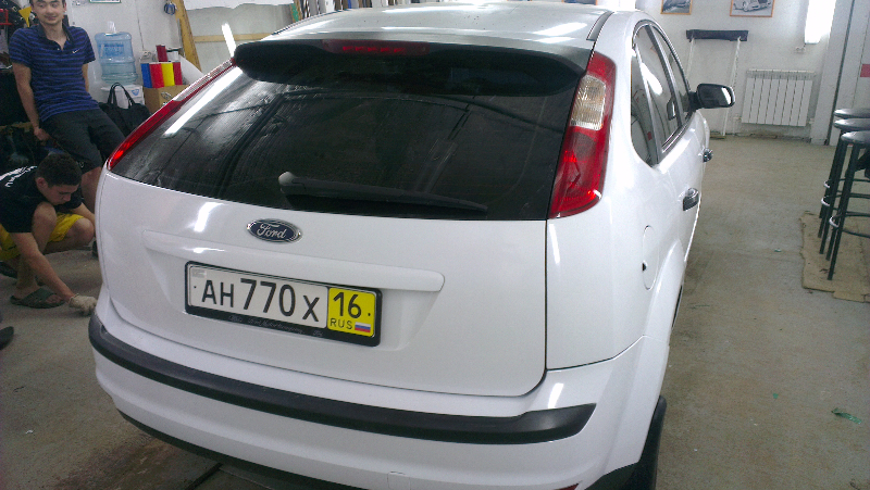 Фотография работы: Оклейка автомобиля Ford Focus белой пленкой для такси - май 2013
