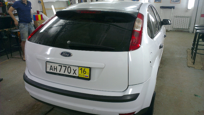 Фотография работы: Оклейка автомобиля Ford Focus белой пленкой для такси - май 2013